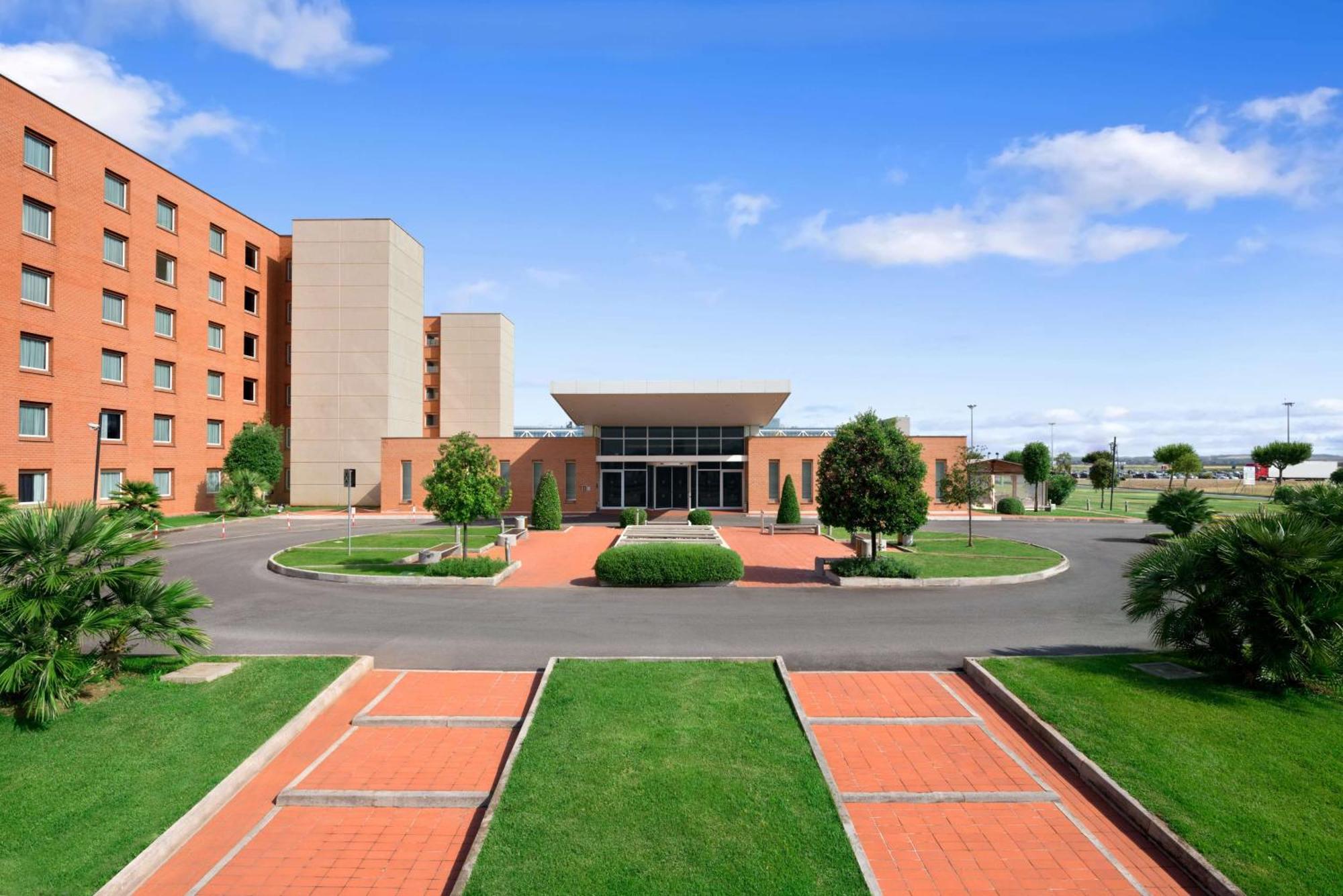 Hilton Garden Inn Rome Airport Fiumicino Bagian luar foto